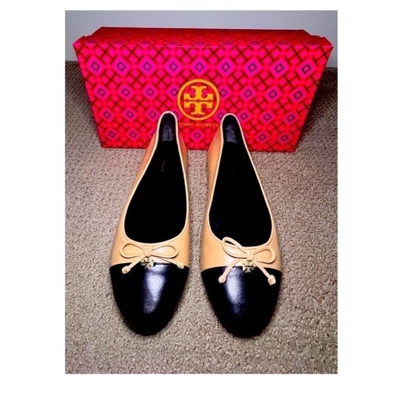 Tory Burch Tan and Black Round Toe Ballet Flat (Womens 8.5) - Picture 2 of 10